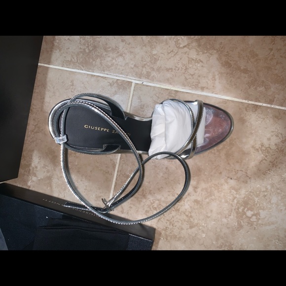 Giuseppe Zanotti - Picture 3 of 6